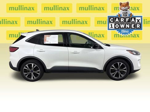 Used 2022 Ford Escape SE w/ SE Sport Appearance Package FWD image 2