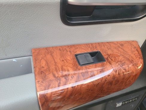 Used 2019 Toyota Sequoia Platinum image 16