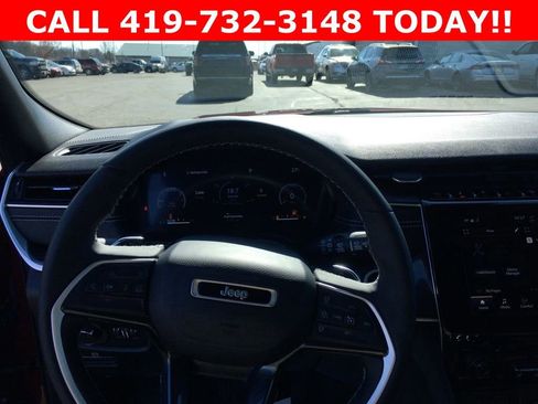 Used 2023 Jeep Grand Cherokee L Laredo image 6