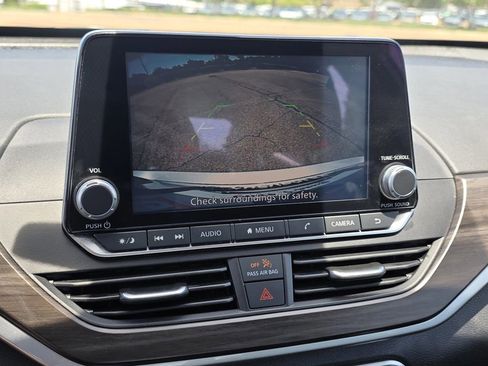 Used 2024 Nissan Altima 2.5 SV FWD image 15