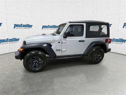 Used 2023 Jeep Wrangler Sport image 6