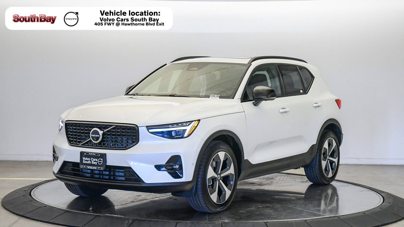 Certified 2026 Volvo XC40 B5 Plus AWD/4WD image 1