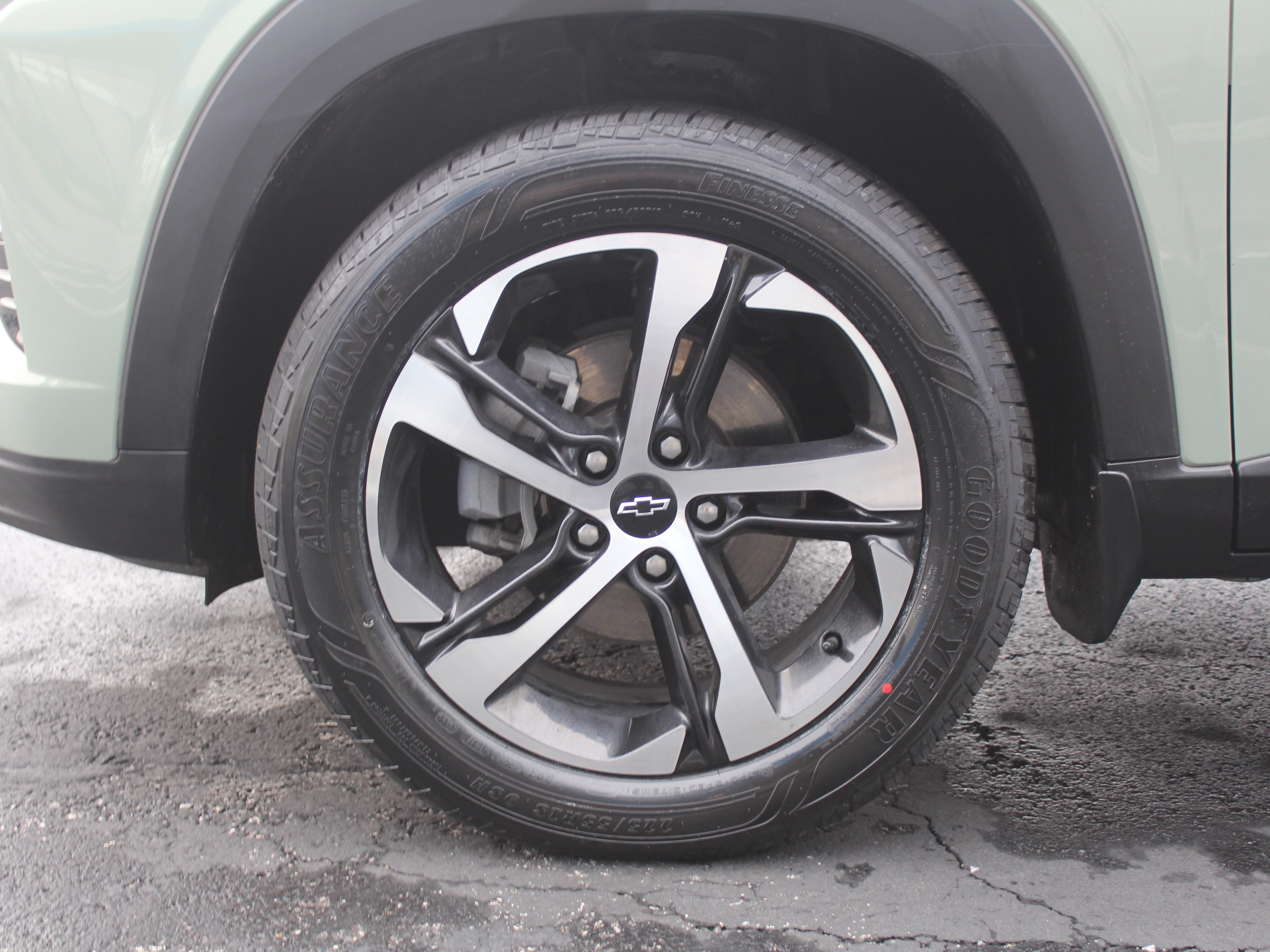 Certified 2024 Chevrolet Trax RS w/ Driver Confidence Package FWD image 31