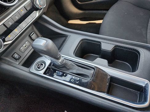 Used 2025 Nissan Sentra SV FWD image 12