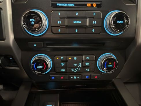 Used 2017 Ford F250 Platinum w/ Platinum Ultimate Package AWD/4WD image 33
