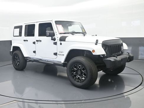 Used 2018 Jeep Wrangler Unlimited Sahara w/ Connectivity Group image 8