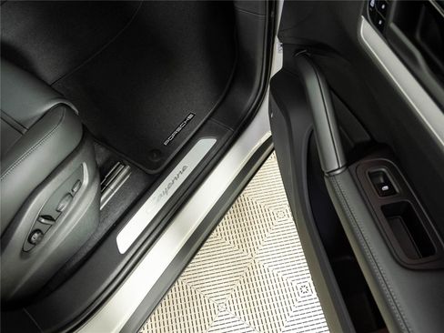New 2026 Porsche Cayenne Coupe AWD/4WD image 26