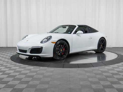 Certified 2019 Porsche 911 Targa 4S image 1