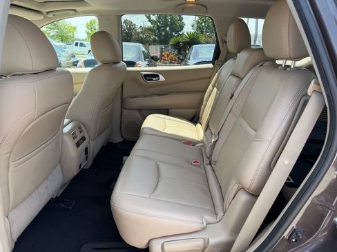 Used 2016 Nissan Pathfinder SL w/ SL Premium Package FWD image 14