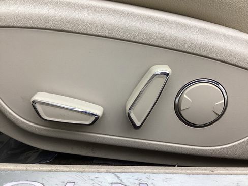 Used 2016 Lincoln MKZ Hybrid image 39