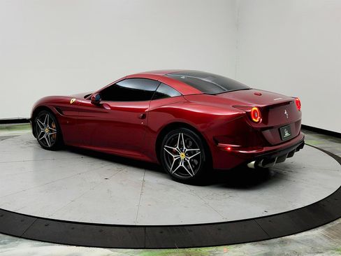 Used 2017 Ferrari California T RWD image 7