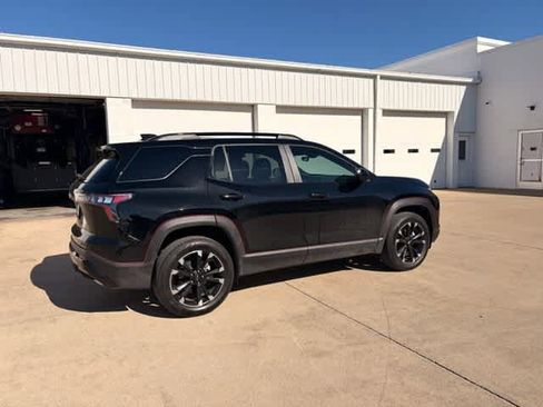 Used 2025 Chevrolet Equinox RS w/ Safety and Technology Package image 2