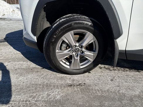 Used 2022 Toyota RAV4 XLE image 25