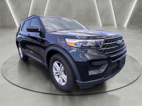 Used 2022 Ford Explorer XLT AWD/4WD image 3