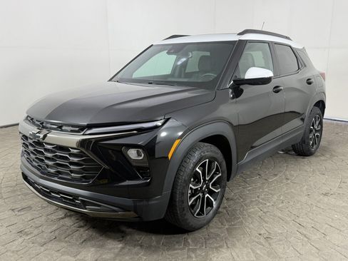 Used 2025 Chevrolet TrailBlazer ACTIV w/ Convenience Package FWD image 3