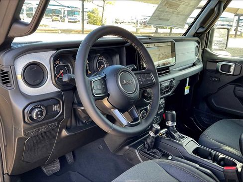 New 2025 Jeep Gladiator Sport image 8