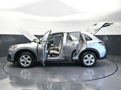 Certified 2025 Honda HR-V LX image 41