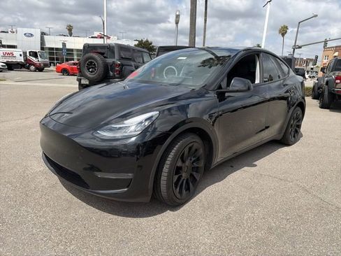 Used 2023 Tesla Model Y Long Range AWD/4WD image 3