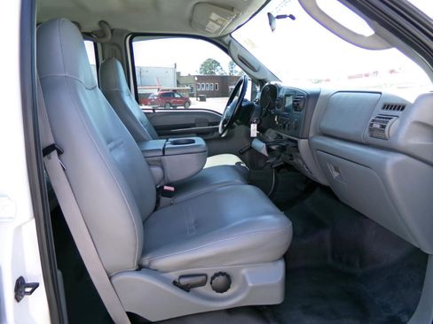 Used 2006 Ford F350 XL image 17