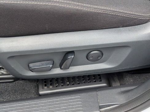 Used 2023 Nissan Rogue SV AWD/4WD image 17