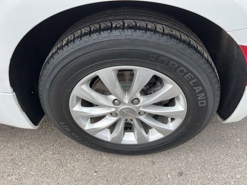 Used 2018 Chrysler Pacifica Touring-L w/ Premium Audio Group FWD image 21
