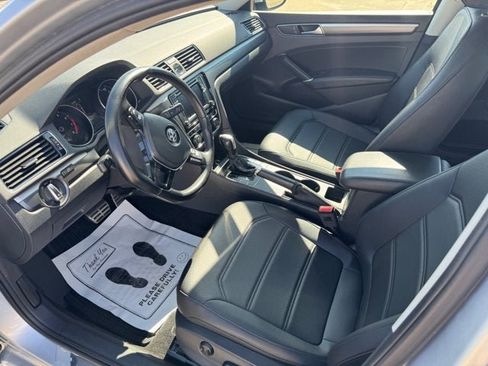 Used 2017 Volkswagen Passat 1.8T R-Line FWD image 13