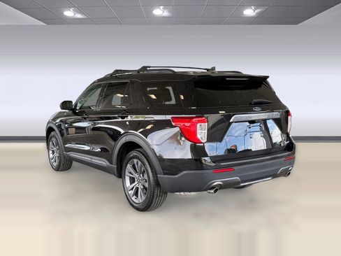 Used 2022 Ford Explorer XLT w/ Equipment Group 202A AWD/4WD image 3