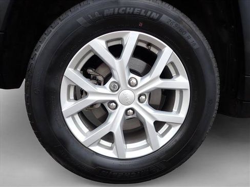 Used 2023 Jeep Grand Cherokee Limited AWD/4WD image 7