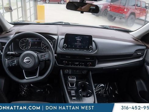 Used 2023 Nissan Rogue SV FWD image 4
