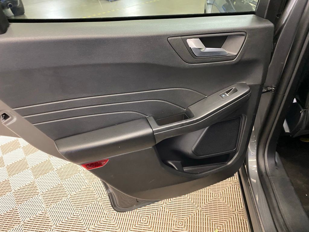 Used 2025 Ford Escape ST-Line FWD image 15