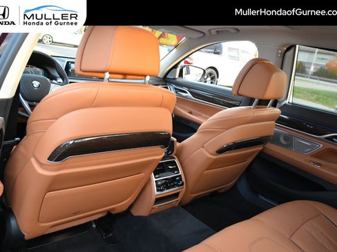 Used 2020 BMW 750i xDrive w/ Executive Package image 41