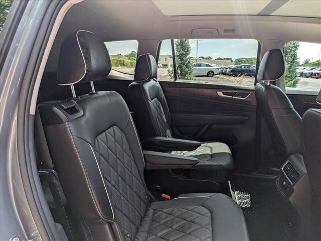 Certified 2025 Volkswagen Atlas SEL Premium R-Line AWD/4WD image 16