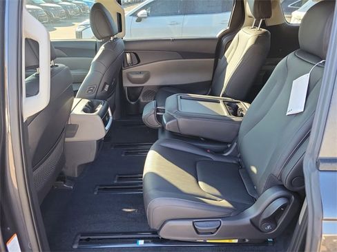 New 2026 Kia Carnival EX image 16