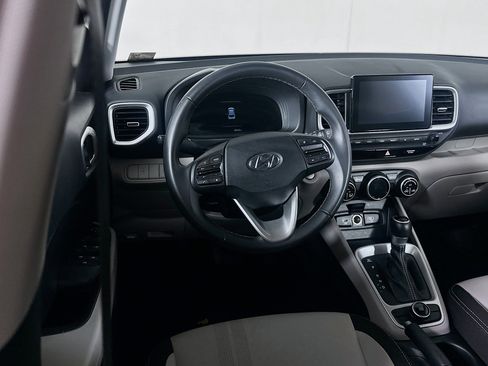 Used 2025 Hyundai Venue SEL FWD image 17