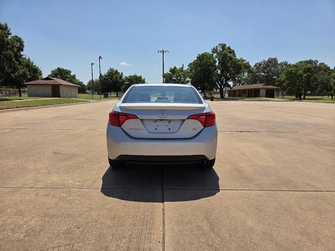 Used 2019 Toyota Corolla SE FWD image 28