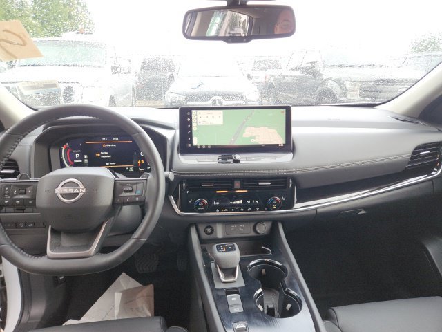 Used 2025 Nissan Rogue SL FWD image 11