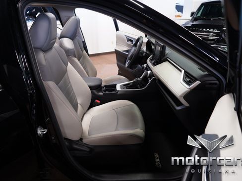 Used 2021 Toyota RAV4 XLE Premium FWD image 29