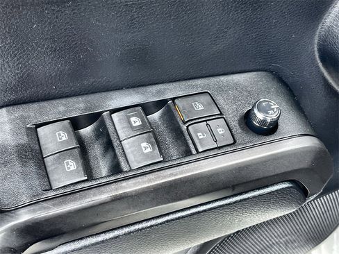 Used 2018 Toyota Tacoma TRD Sport image 12