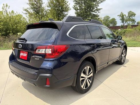 Used 2018 Subaru Outback 3.6R Limited AWD/4WD image 8