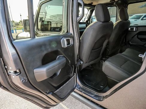 Used 2022 Jeep Gladiator Sport AWD/4WD image 25