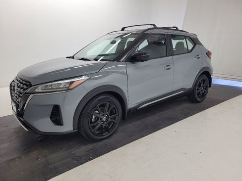 Used 2022 Nissan Kicks SR w/ Interior Electronics Package FWD image 2