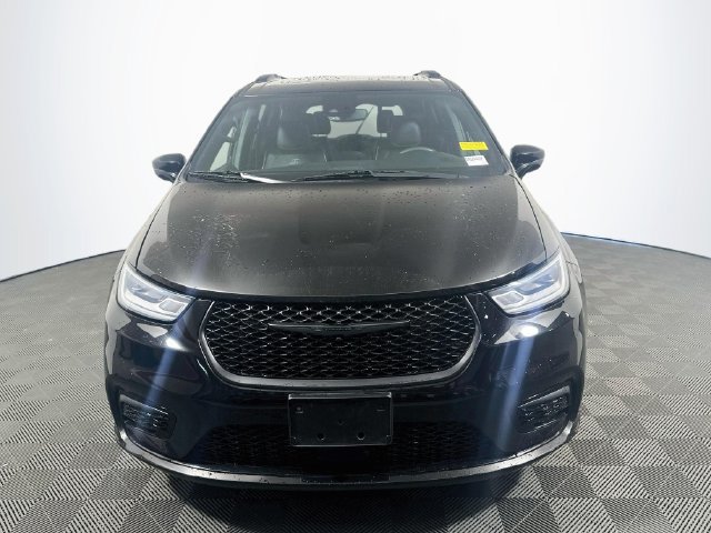 Used 2025 Chrysler Pacifica Limited FWD image 2