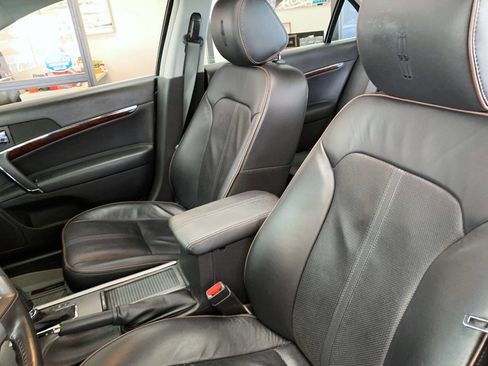Used 2011 Lincoln MKZ w/ 102A Rapid Spec Order Code FWD image 10