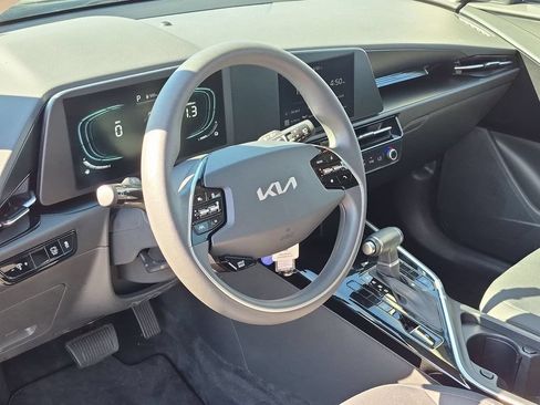 Used 2025 Kia Niro LX FWD image 15