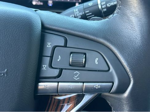 Certified 2024 Cadillac Escalade Premium Luxury w/ Performance Package AWD/4WD image 35