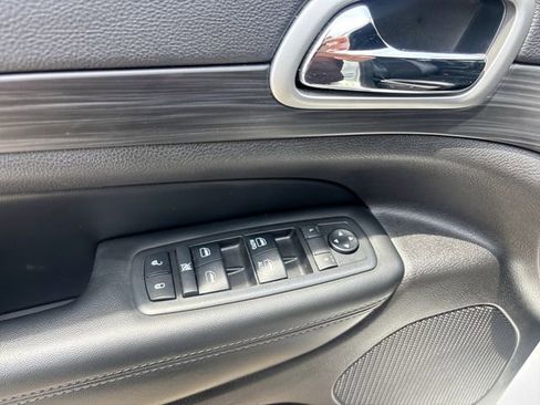 Used 2019 Jeep Grand Cherokee Altitude AWD/4WD image 13