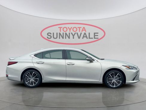 Used 2025 Lexus ES 300h w/ Premium Package image 9
