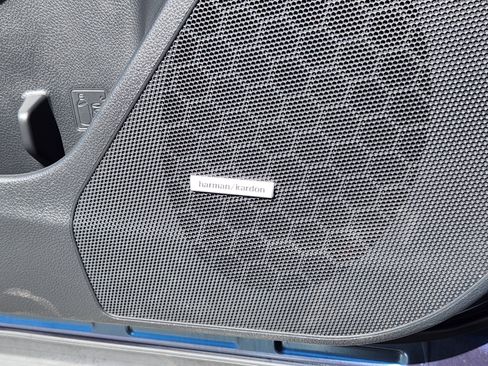 Used 2017 Subaru Forester 2.0XT Touring image 12