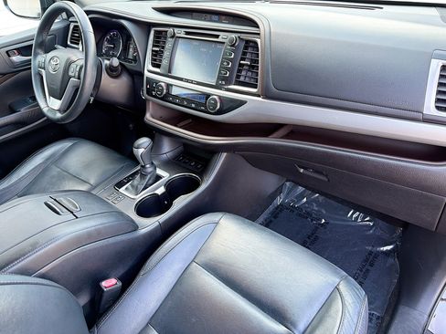 Used 2016 Toyota Highlander XLE AWD/4WD image 13