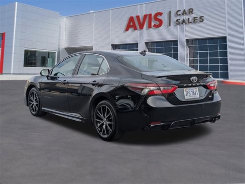Used 2024 Toyota Camry SE image 9